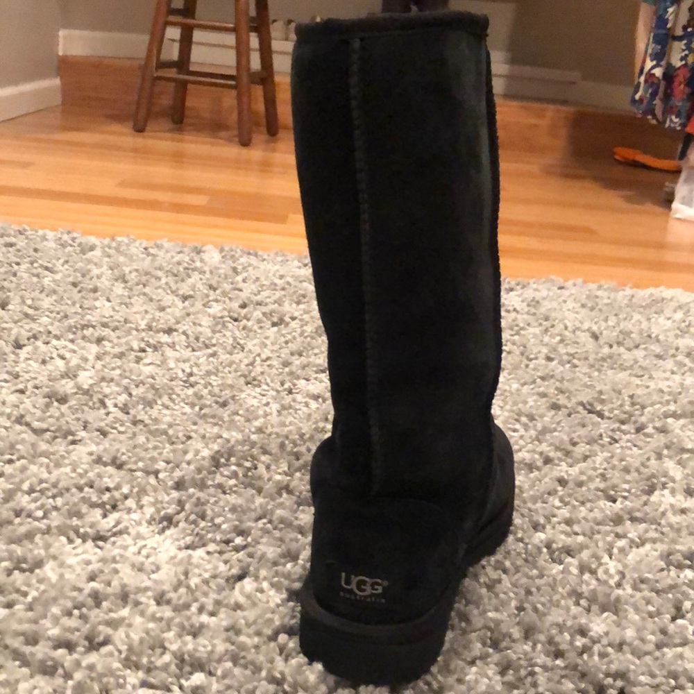 Like New, Black Women's Uggs-Size 7